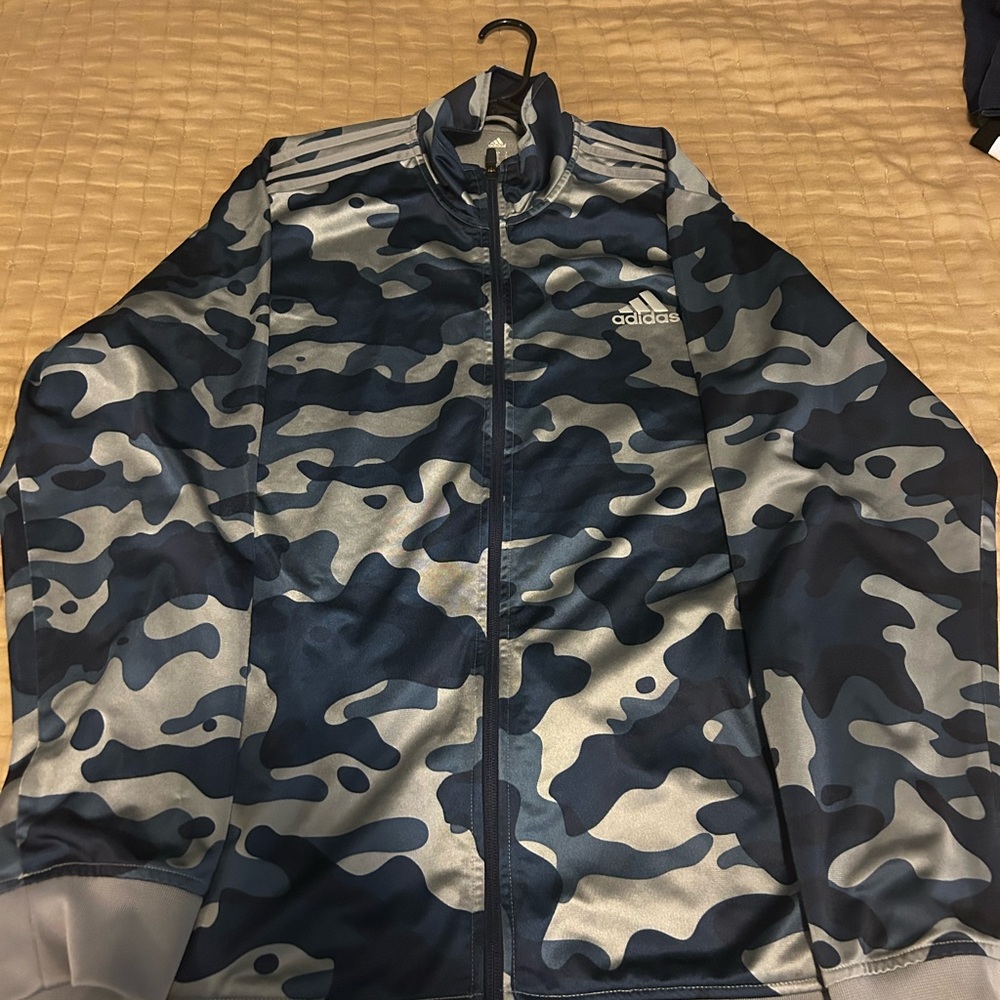 ADDiDAS - Picture 2 of 3